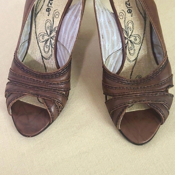 KENZIE Brown Heels Size 7m - Picture 4 of 6